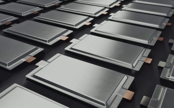 Zinc-air batteries, a cheaper and safer alternative to lithium ions